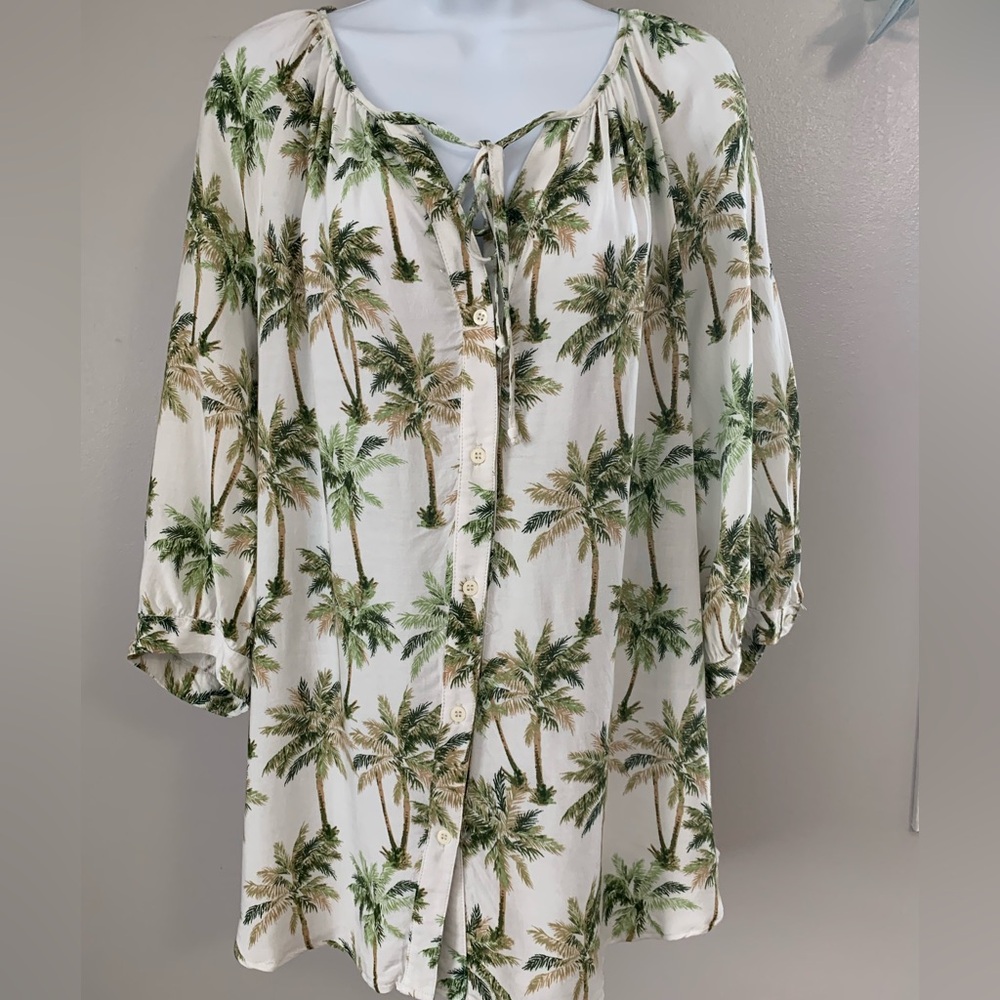 N Touch Tropical Palm Tree Print Button Down Blouse